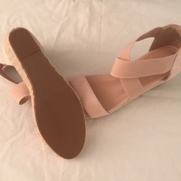 Pink suede wedge sandals - Picture 3 of 4